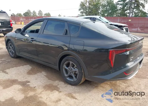 2025 Kia K4 Lxs z USA, uszkodzony, nr VIN 3KPFT4DE1SE084449